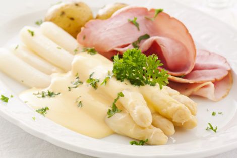 Gerecht witte asperges ham en botersaus bij Gilbert Ruhlmann Muscat Elzas Alsace Frankrijk