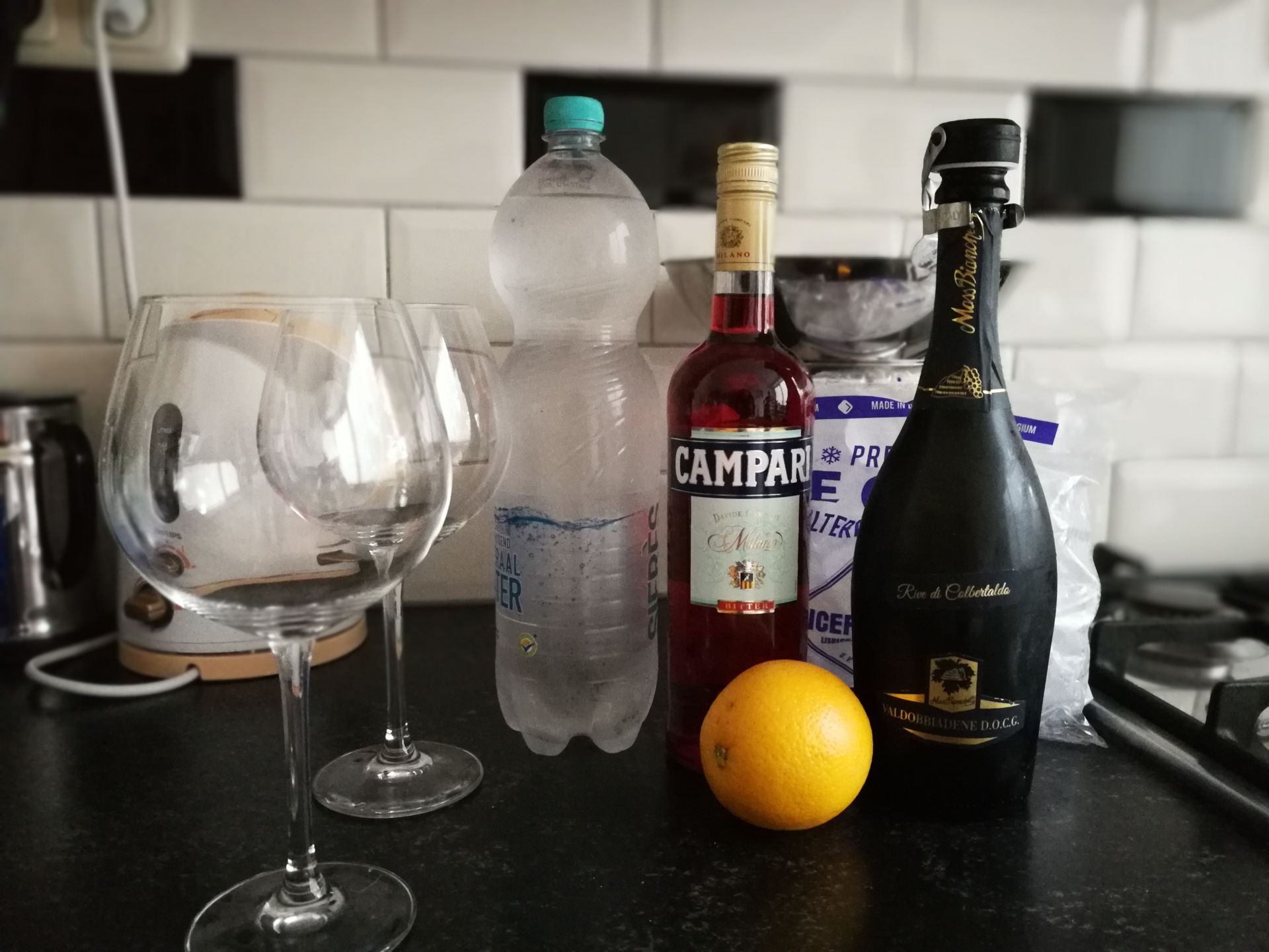 Ingrediënten Campari Spritz Ingrediënten Campari Spritz Prosecco sinaasappel koolzuurhoudend water recept