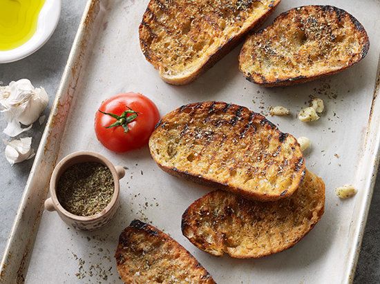 Crostini olijfolie geroosterd brood knoflook Italië recept Aperitivo